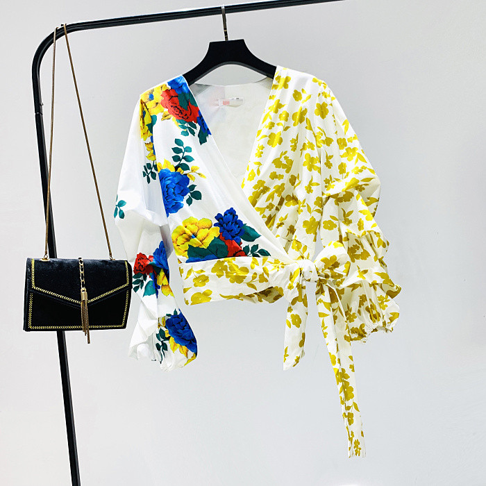 Bluza de dama moderna in doua culori cu motive florale si cravate