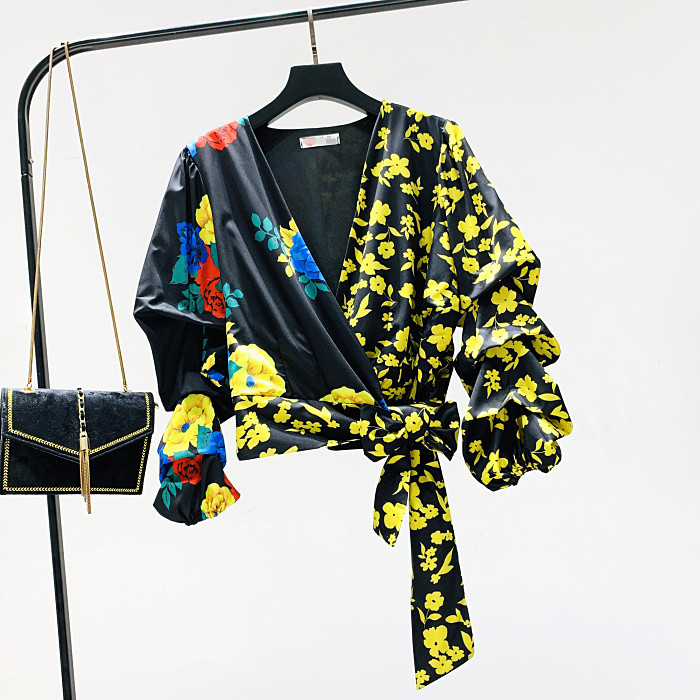 Bluza de dama moderna in doua culori cu motive florale si cravate