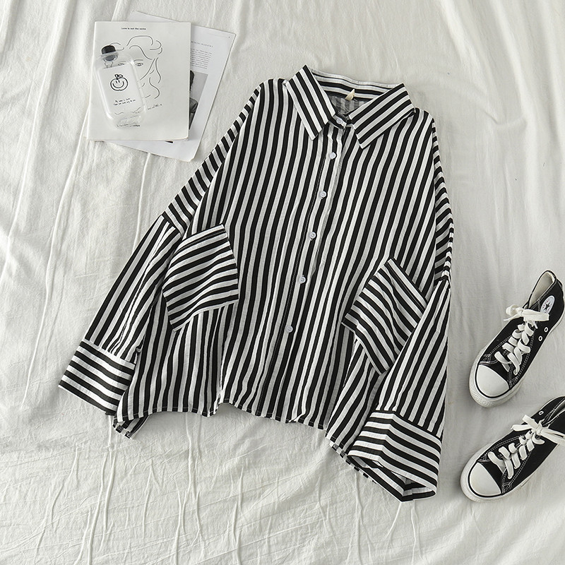 Cămașă de damă în dungi cu guler în mai multe culori