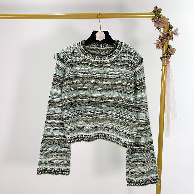 Pulover scurt cu dungi cu maneci lungi si late