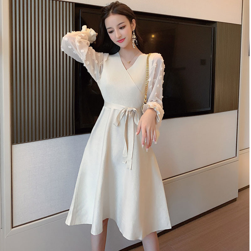 Rochie de dama actuala cu curea si decolteu in V in trei culori