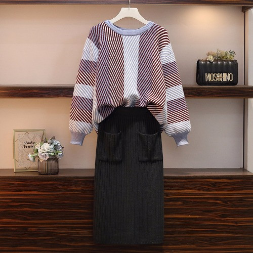 Set dama care include pulover si fusta cu buzunare in doua culori