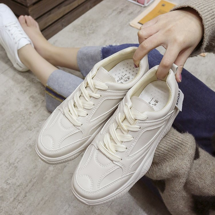 Adidasi moderni de dama cu sireturi in alb si bej