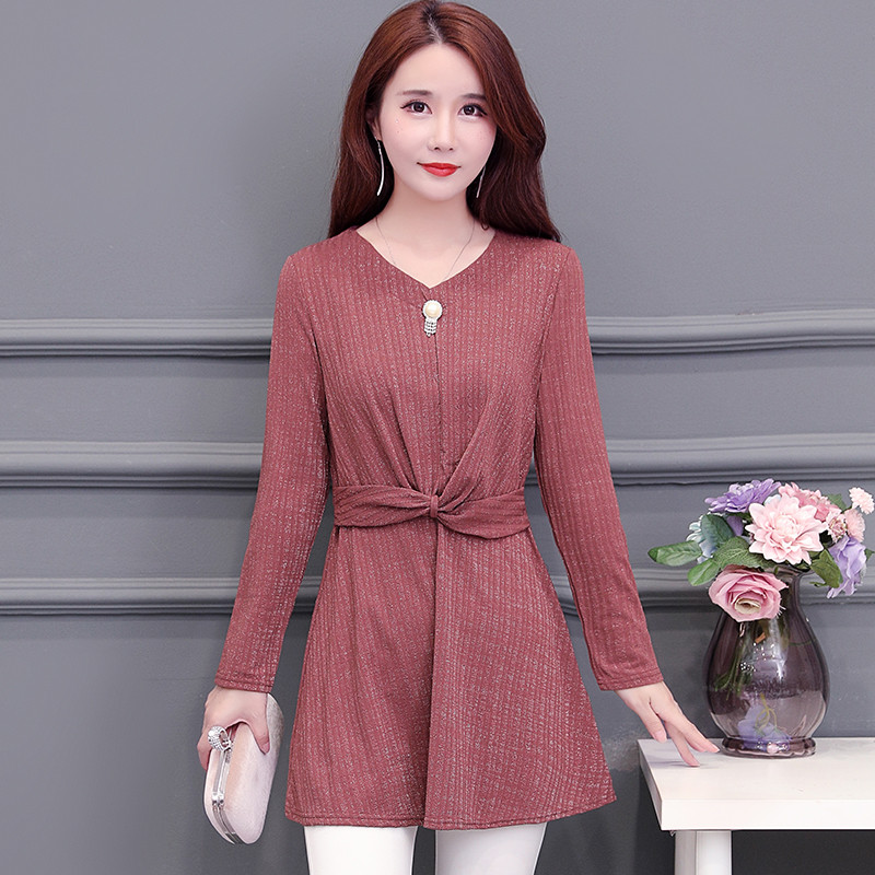 Μοντέρνο γυναικείο χιτώνα σε δύο χρώματα με V-λαιμό