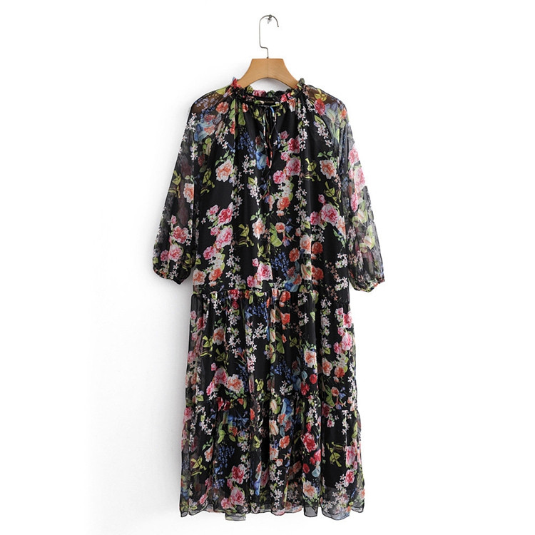 Rochie lunga de dama cu model floral si decolteu adanc