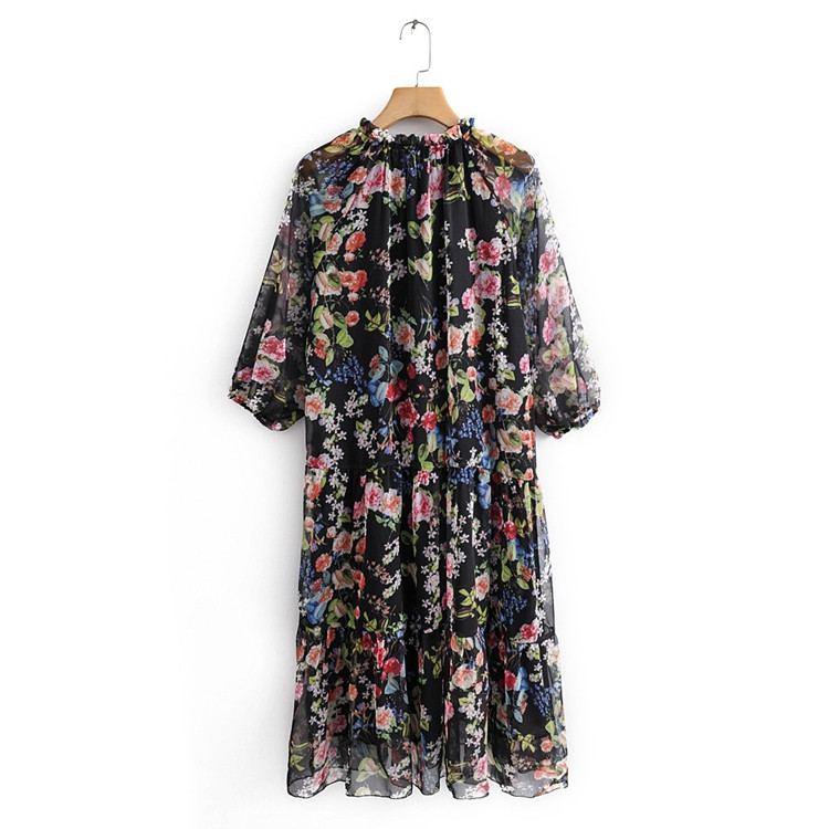 Rochie lunga de dama cu model floral si decolteu adanc