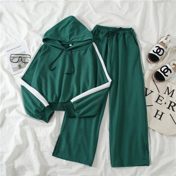 Спортен дамски комплект от две части с бял кант в зелен и сив цвят