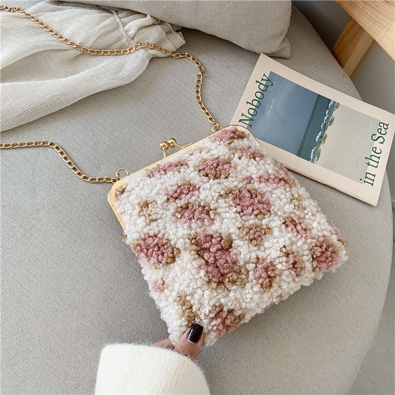 Geanta de dama cu inchidere metalica in trei culori