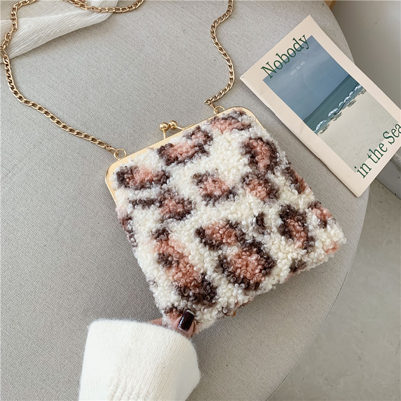 Geanta de dama cu inchidere metalica in trei culori