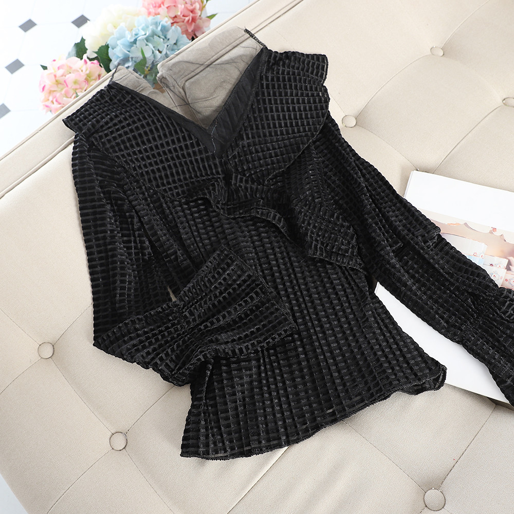 Bluză casual de damă, în trei culori, cu decolteu adânc