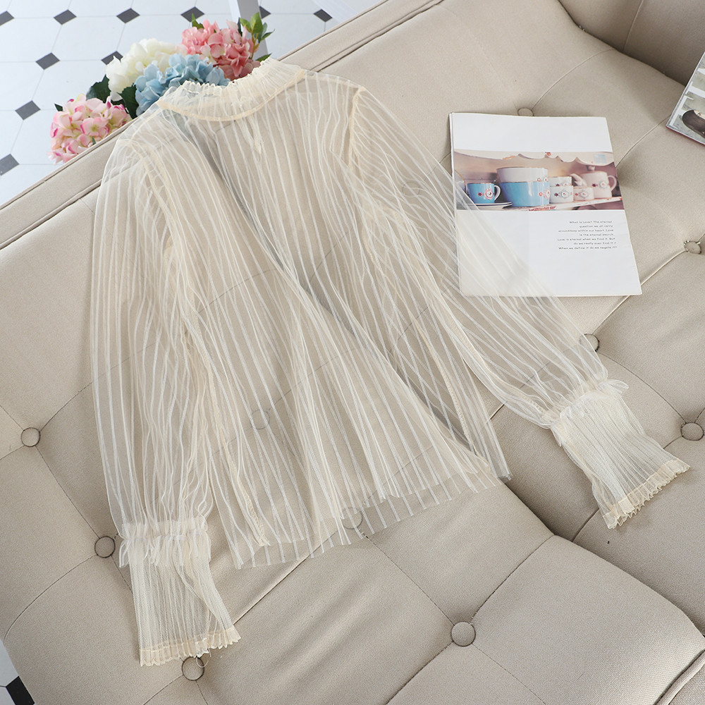 Bluză de damă modernă în negru, alb și bej, cu nasture și mâneci lungi