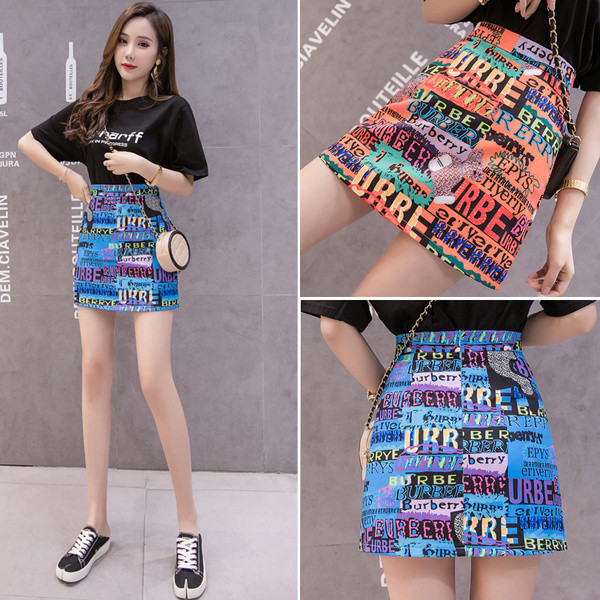 Fusta scurta de dama de actualitate in doua culori cu inscriptii