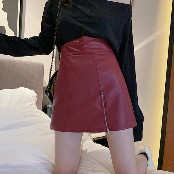 Fusta de dama actuala din piele ecologica cu fermoar in doua culori
