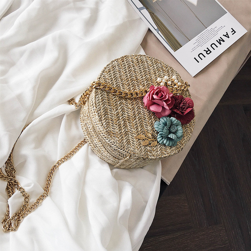 Geanta dama in forma rotunda si element 3D flori in doua culori