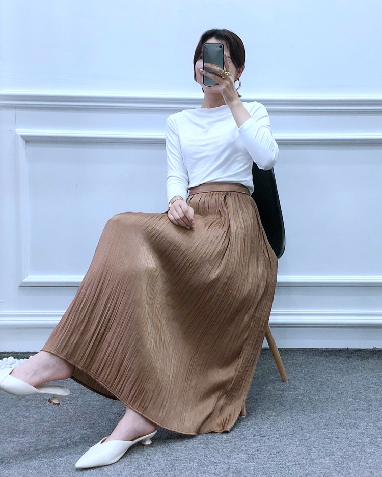 Fusta lunga plisata de dama eleganta de culoare maro