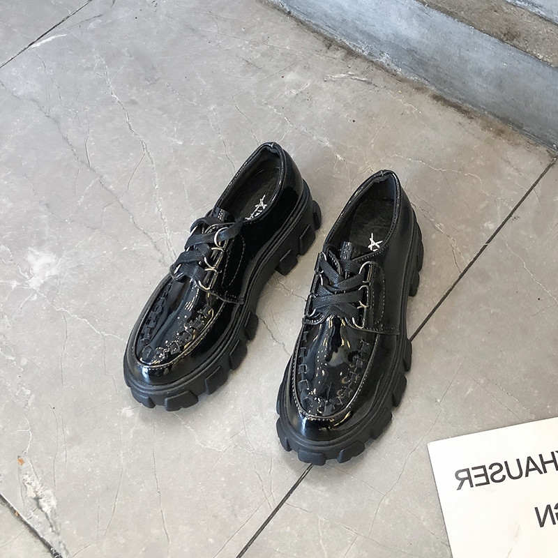 Pantofi moderni de dama cu sireturi si talpa aspra in doua culori