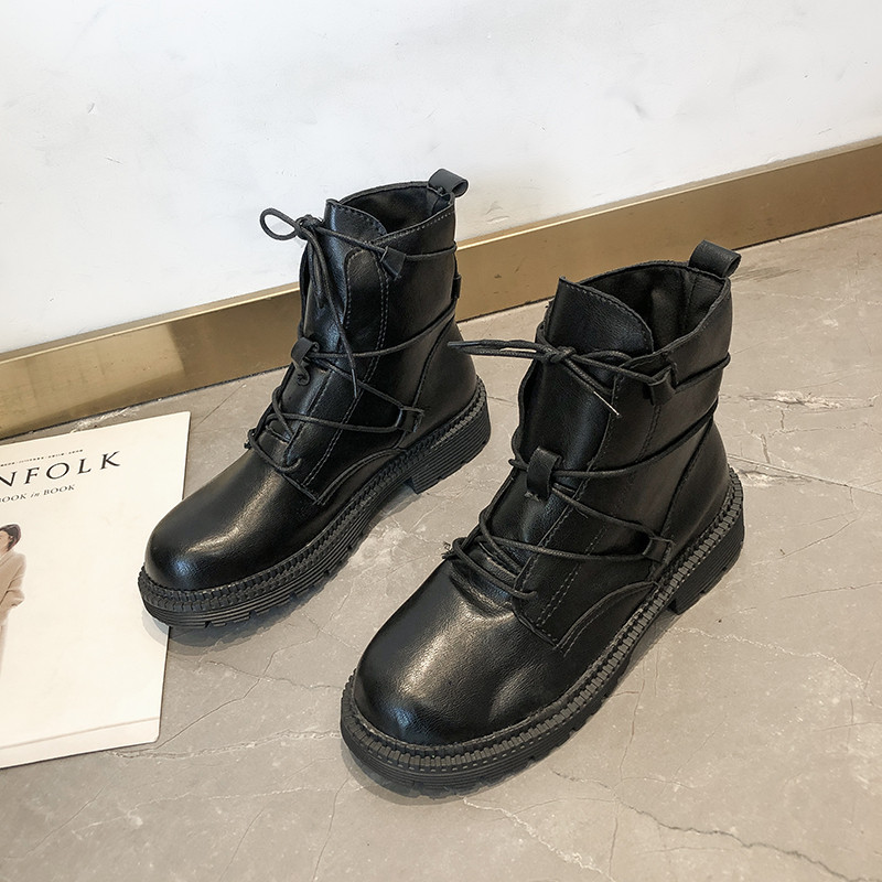 Cizme de dama actuale cu sireturi in negru