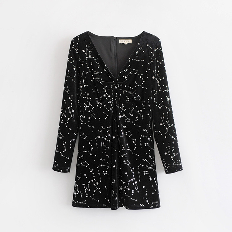 Rochie scurta de dama din catifea cu decolteu spitz intr-o culoare inchisa