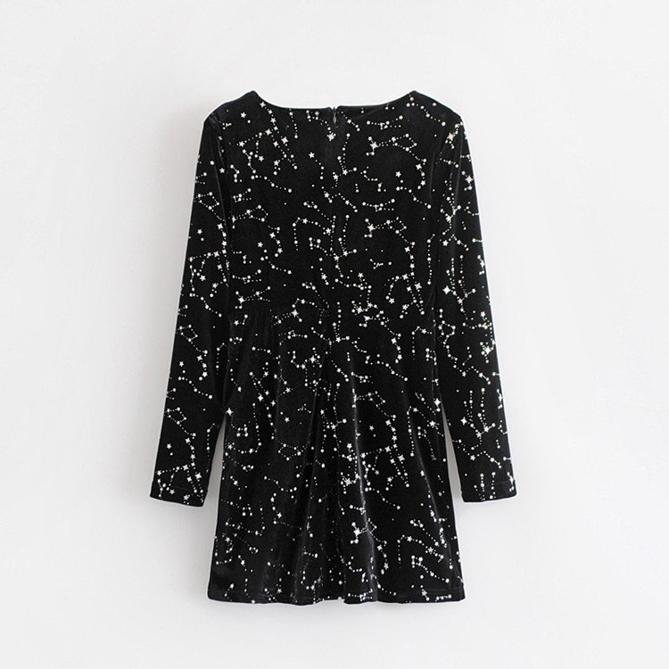 Rochie scurta de dama din catifea cu decolteu spitz intr-o culoare inchisa