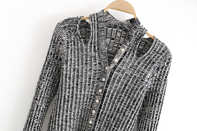 Bluza de dama cu elemente decupate si nasturi