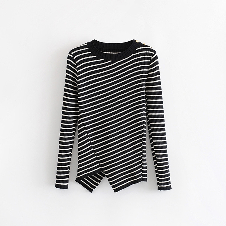 Bluză de damă în dungi asimetrice cu mâneci lungi