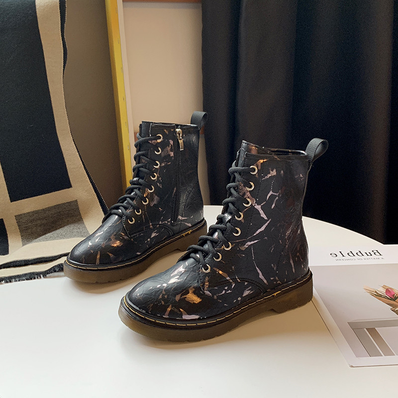 Cizme casual de dama cu talpa plate si sireturi in negru si bej