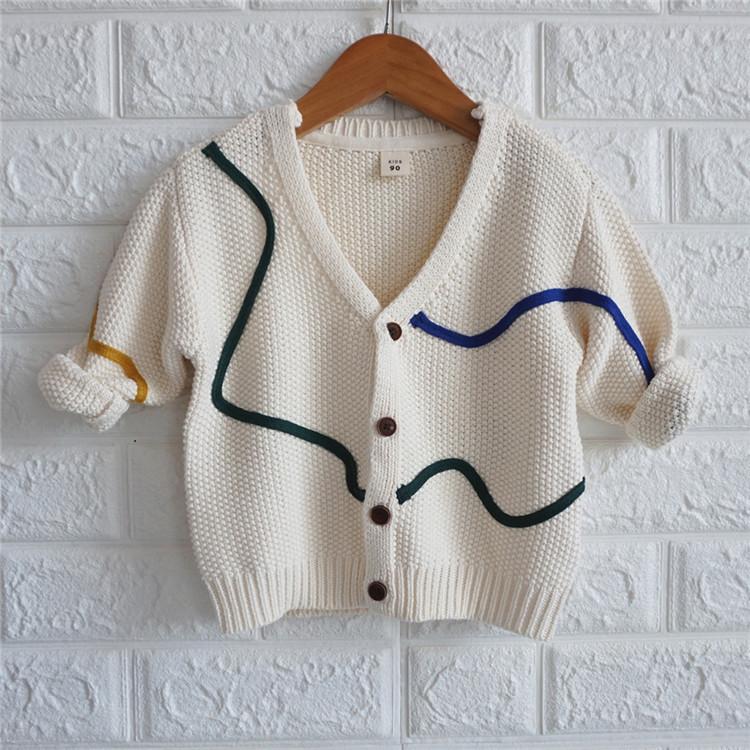 Model nou de vestă pentru copii cu decolteu în V și nasturi bej