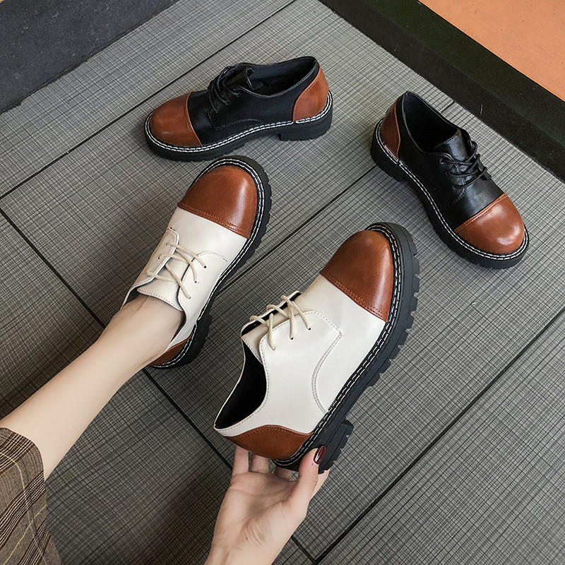 Нов модел ежедневни дамски обувки от еко кожа в черен и бял цвят