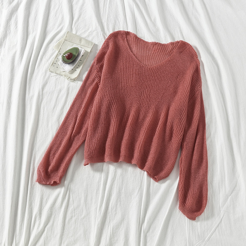 Дамски модерен пуловер с шпиц деколте в няколко цвята