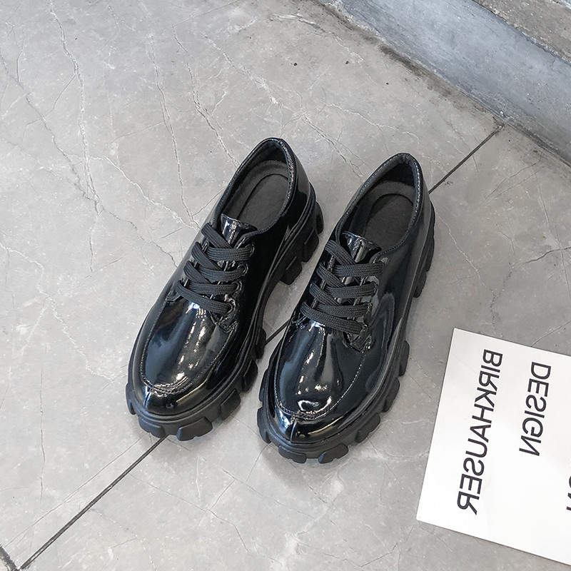 Pantofi moderni de dama din piele ecologica cu talpa aspra in negru