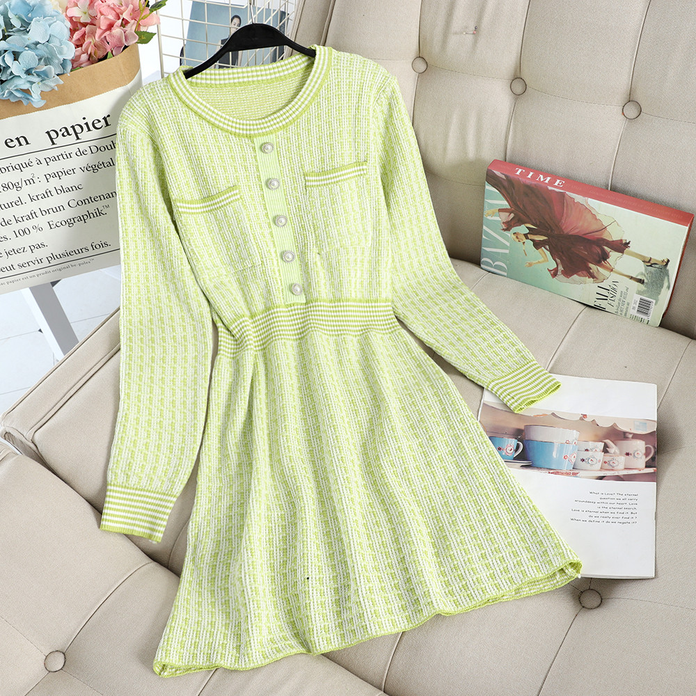 Rochie de dama moderna croiala cu nasturi in trei culori