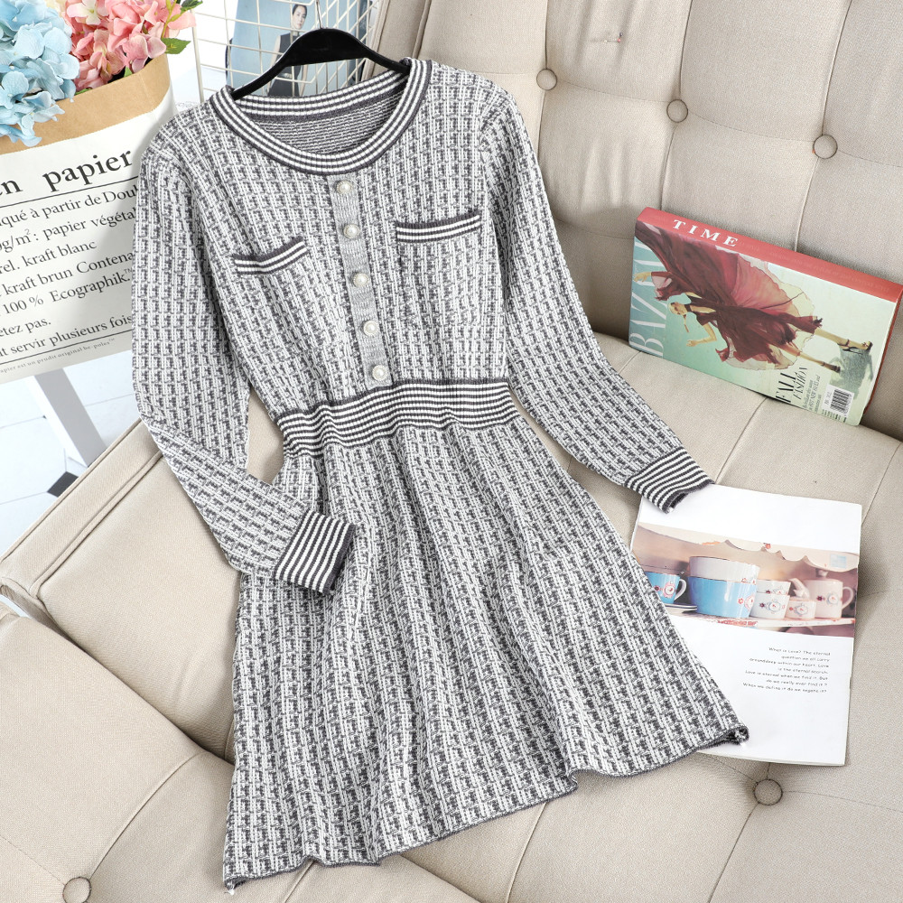 Rochie de dama moderna croiala cu nasturi in trei culori