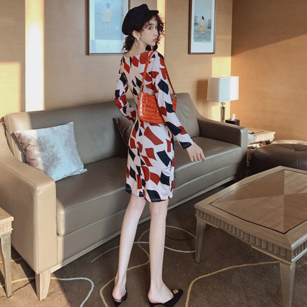 Rochie de dama model nou cu crapata si decolteu spitz