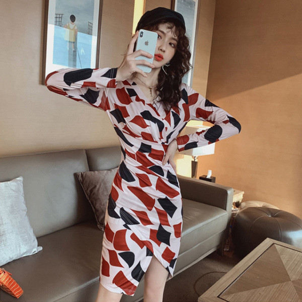 Rochie de dama model nou cu crapata si decolteu spitz