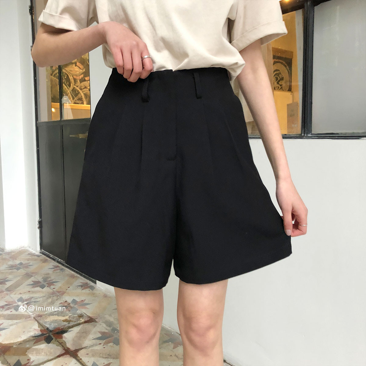 Дамски ежедневни къси панталони - широк модел в два цвята