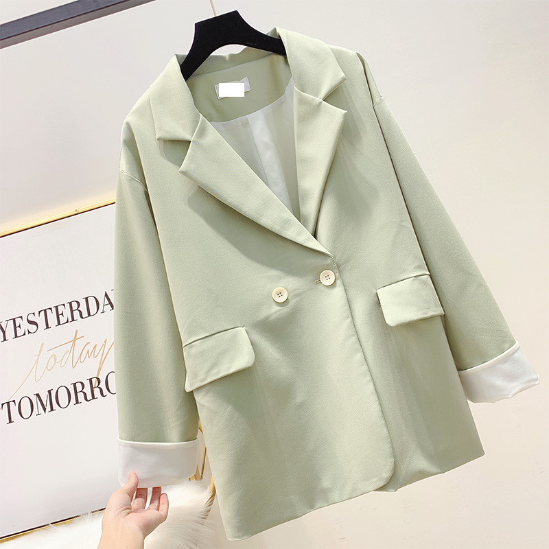 Μοντέρνο γυναικείο μπουφάν με κουμπιά σε τρία χρώματα