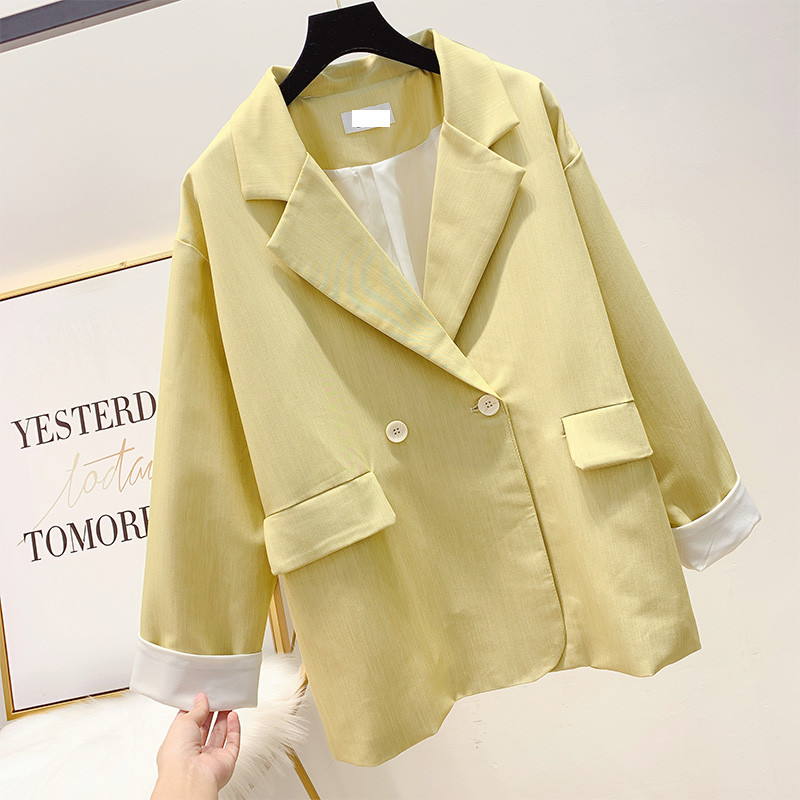 Μοντέρνο γυναικείο μπουφάν με κουμπιά σε τρία χρώματα