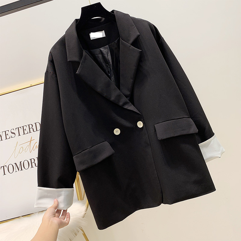 Μοντέρνο γυναικείο μπουφάν με κουμπιά σε τρία χρώματα