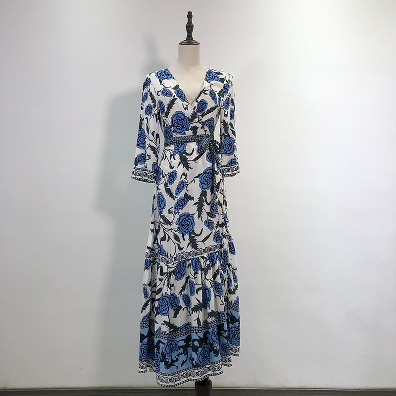 Rochie moderna de dama cu model floral in albastru si rosu