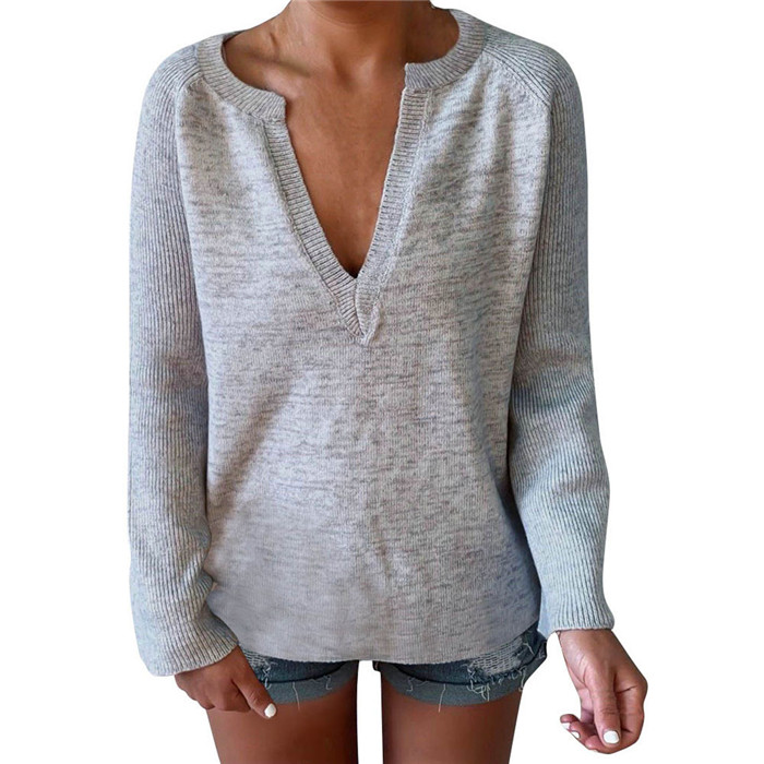 Bluză casual de damă cu decolteu spitz de culoare gri