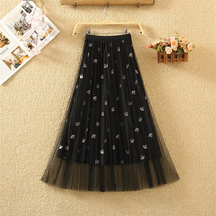 Fusta de dama actuala din catifea in patru culori cu tul