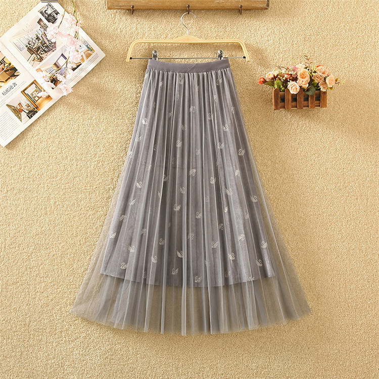 Fusta de dama actuala din catifea in patru culori cu tul