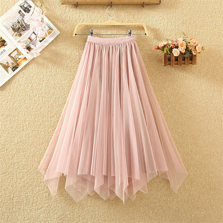 Model elegant de fustă de damă croiată cu tul