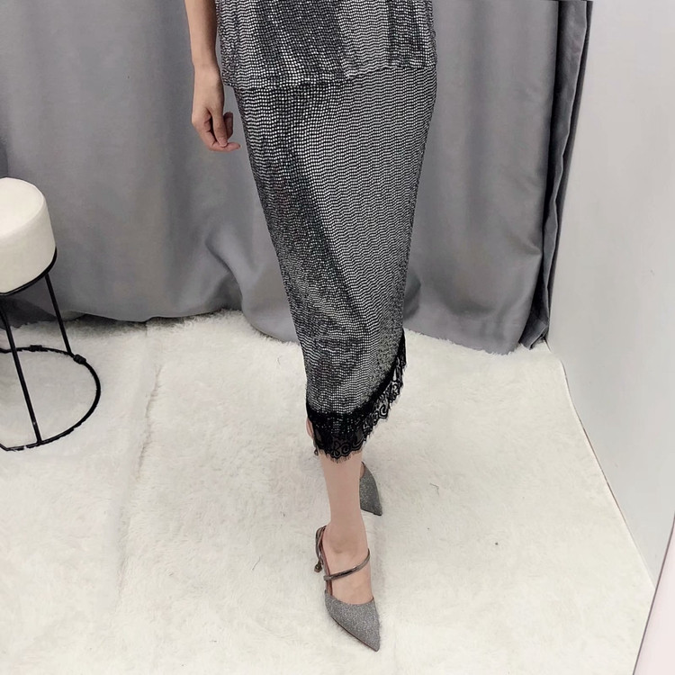 Fusta lunga eleganta de culoare argintie cu paiete si dantela