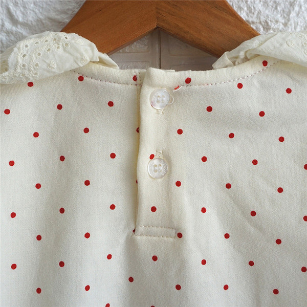 Модерна детска блуза на точки и бродерия за момичета