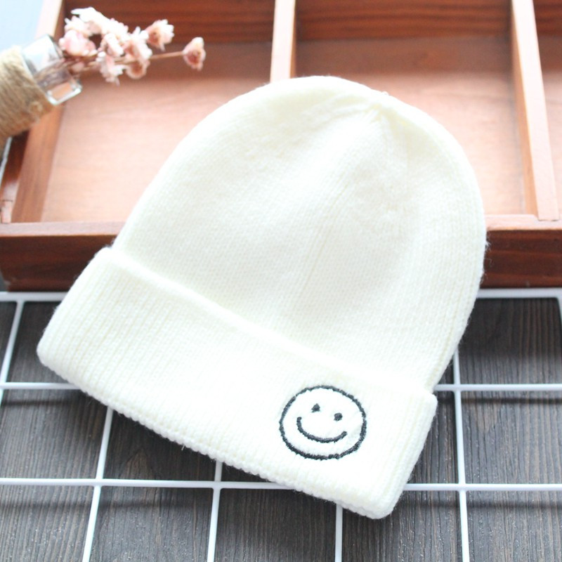 Új modell gyerek sapka lányoknak és fiúknak több színben hímzéssel