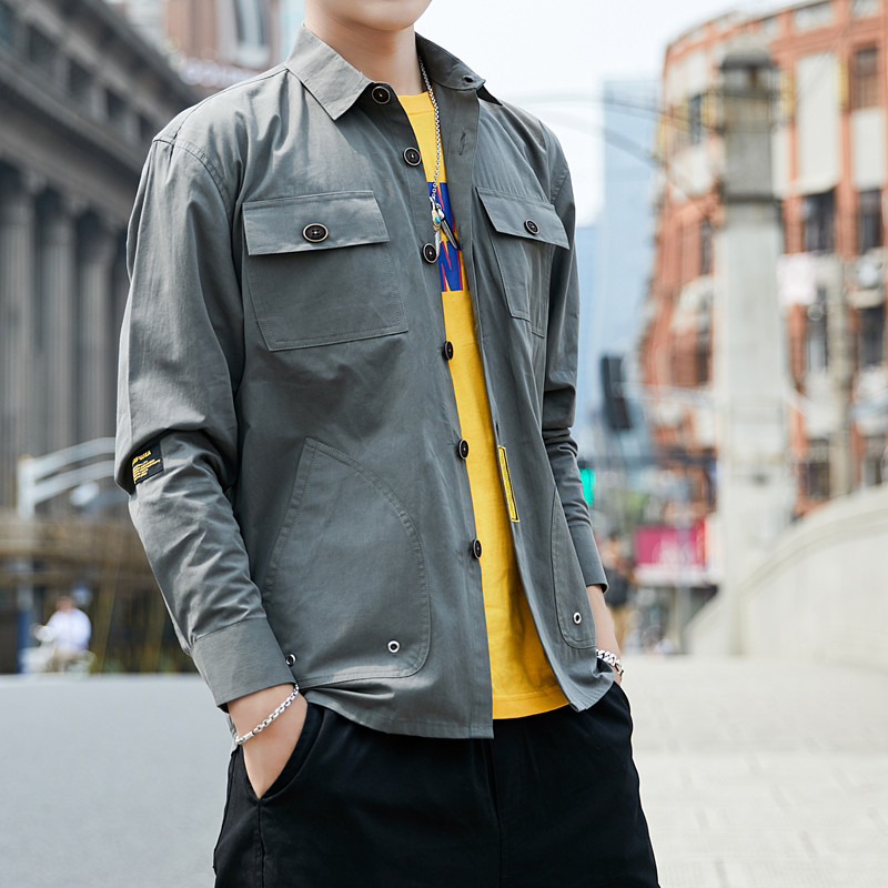 Cămașă modernă pentru bărbați cu buzunare și nasturi în mai multe culori