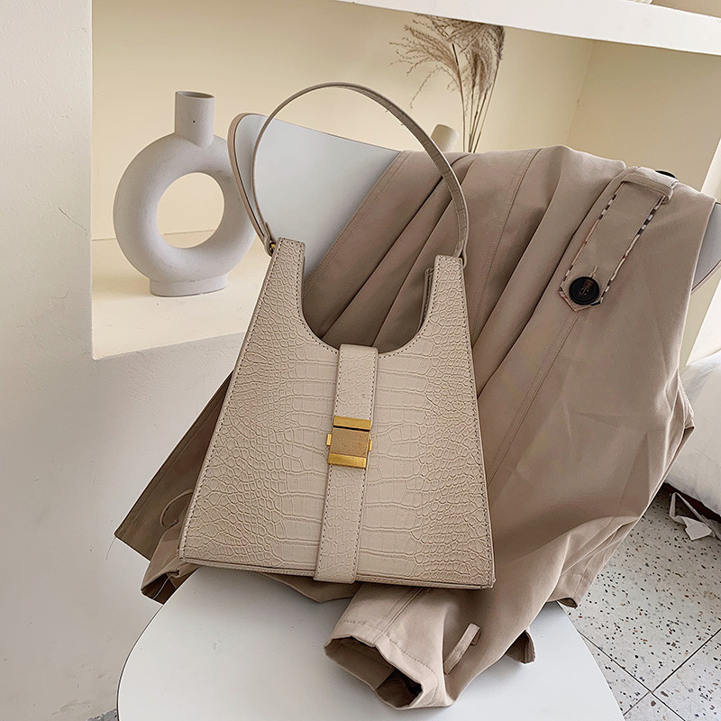 Κομψή, οικολογική δερμάτινη τσάντα σε τέσσερα χρώματα