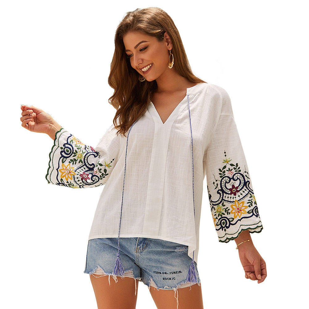 Bluză de damă modernă cu mâneci lungi și broderie în alb