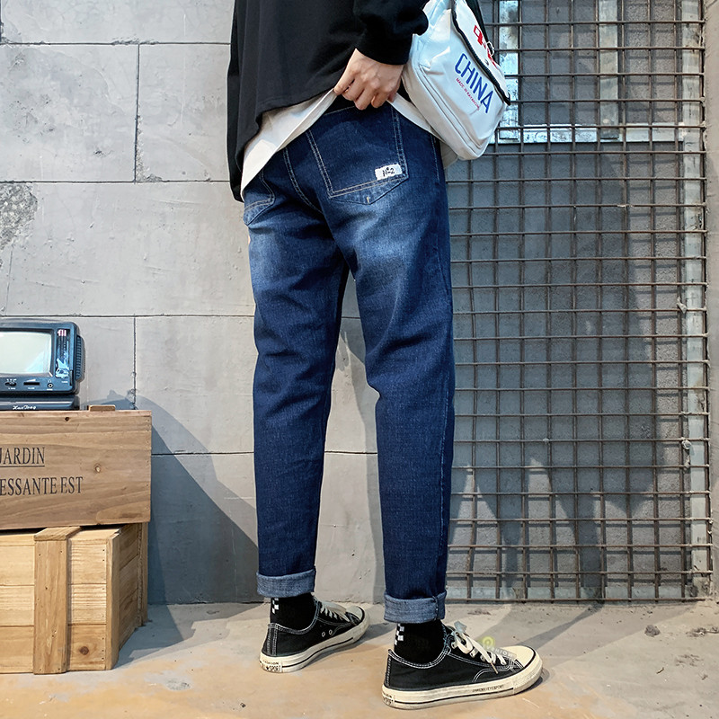 Νέο μοντέλο ανδρικά τζιν σε μπλε και μαύρο με τσέπες